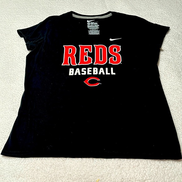 Nike Ladies Cincinnati Reds Slim Fit Black Tee, EUC, Size 2X - Picture 1 of 7